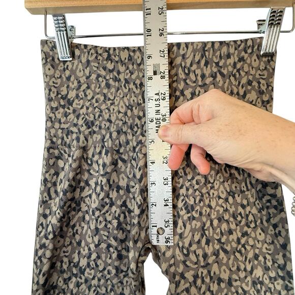 Spanx Look At Me Now Seamless Leggings Leopard Animal Print SIZE SMALL Womens - Picture 5 of 9